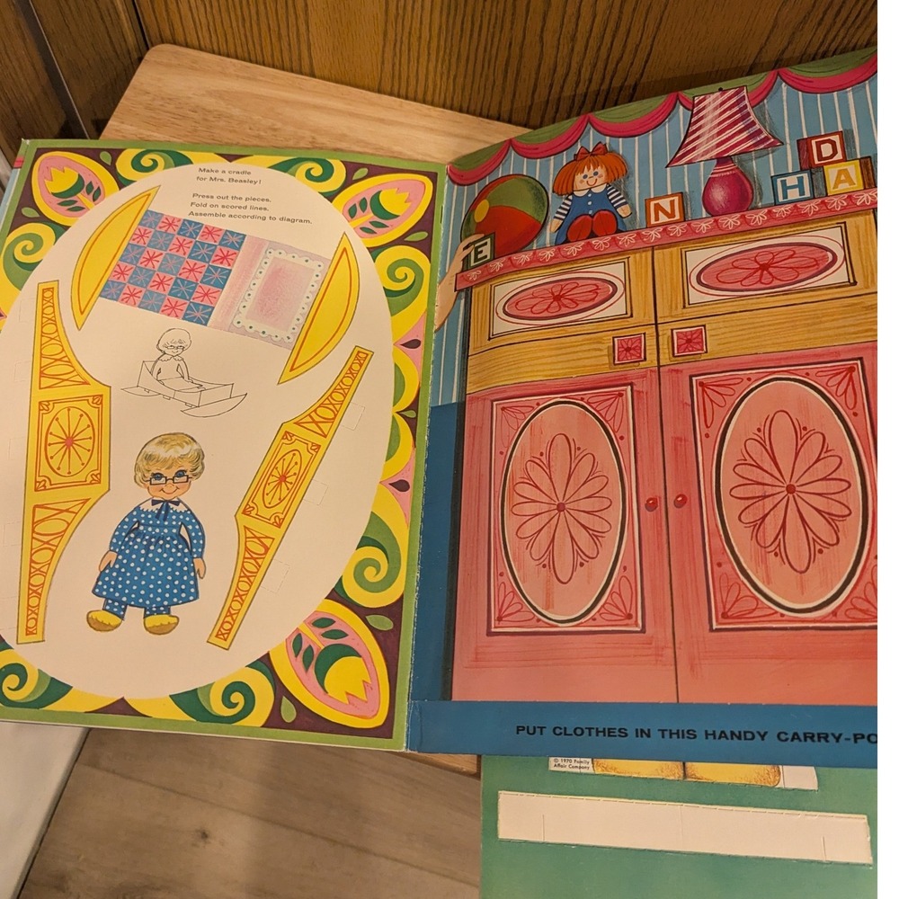 New VTG 1970s Mrs. Beasley Paper Doll Book & Buffy Family Affair Paper Doll Book - Picture 13 of 15